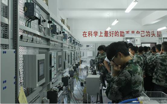 走進(jìn)校園，共筑未來(lái) 新生實(shí)訓(xùn)工廠、實(shí)驗(yàn)室參觀與教育咨詢(xún)服務(wù)體驗(yàn)